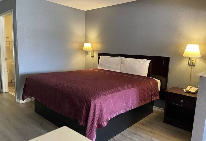 فندق على الطريق Majestic Inn