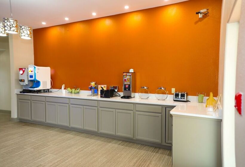 فندق على الطريق Texan Inn