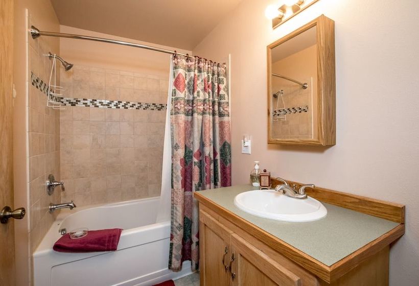 بنسيون Candlewycke Inn