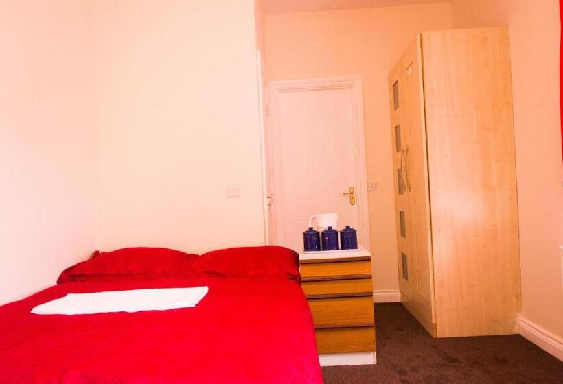 بنسيون Queen Guest House