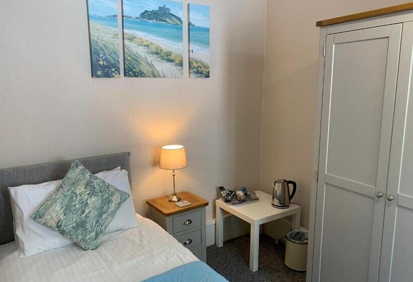 Пансион The Chestnuts