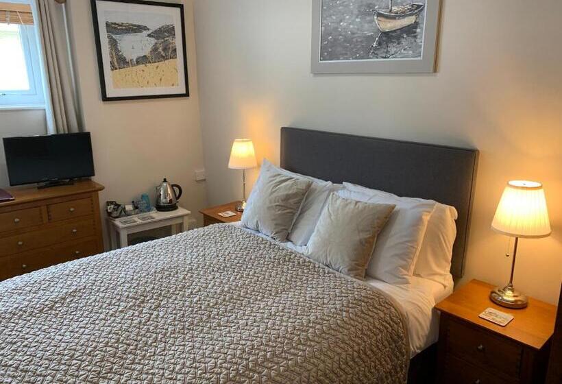 Пансион The Chestnuts