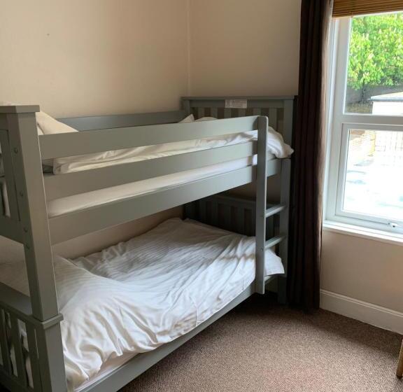 Пансион The Chestnuts