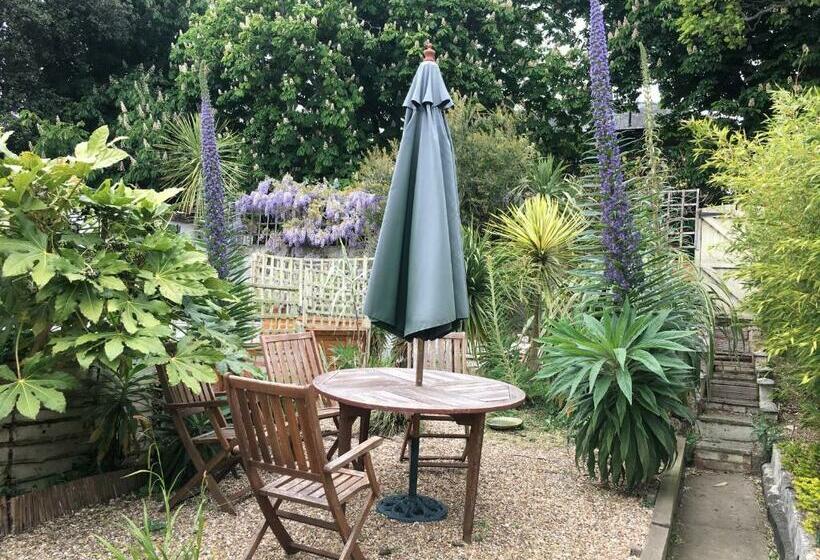 Пансион The Chestnuts