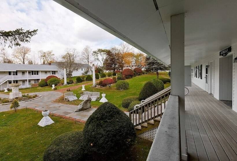 استراحتگاه Eastover Estate & Eco Village