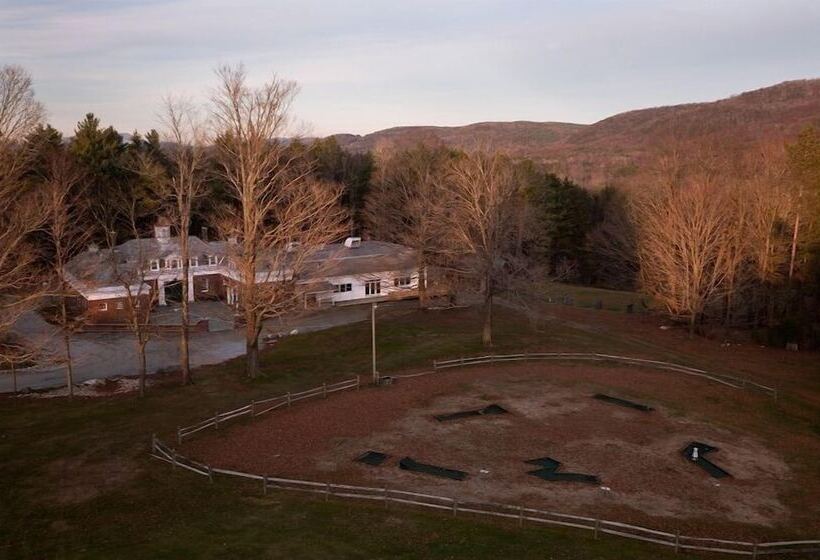 استراحتگاه Eastover Estate & Eco Village