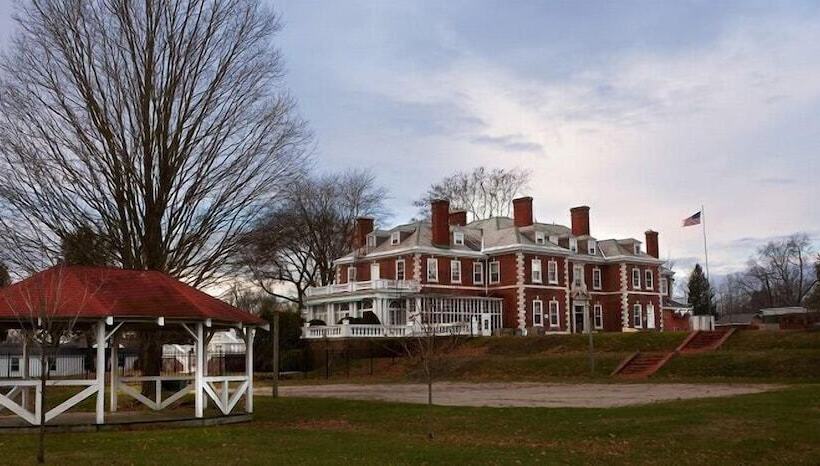 استراحتگاه Eastover Estate & Eco Village