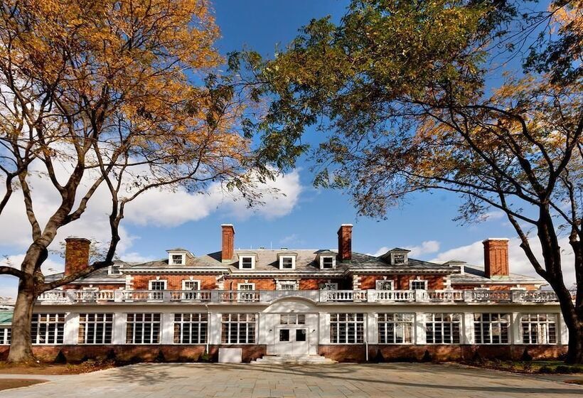 استراحتگاه Eastover Estate & Eco Village