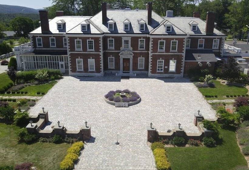 استراحتگاه Eastover Estate & Eco Village