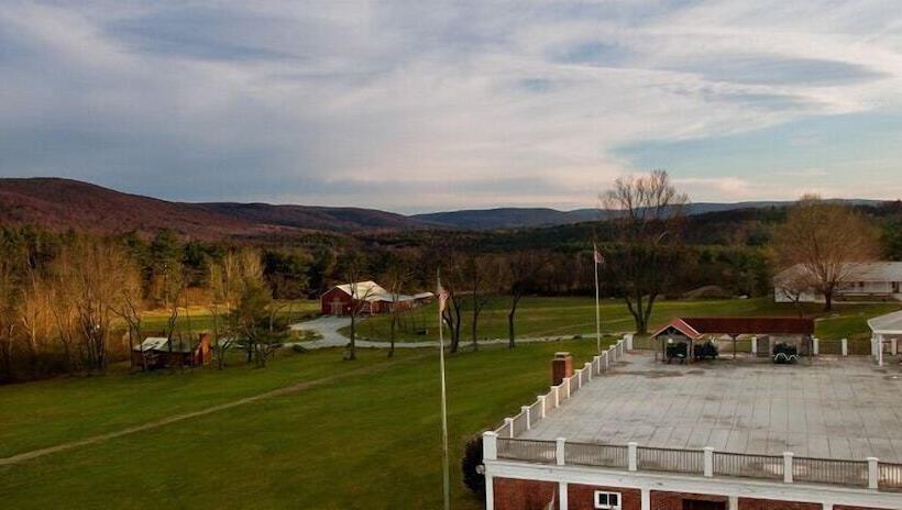 استراحتگاه Eastover Estate & Eco Village