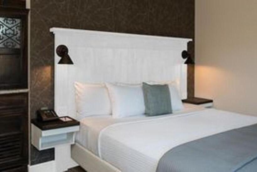 Village Hotel On Biltmore Estate