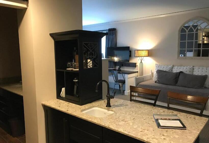 Village Hotel On Biltmore Estate