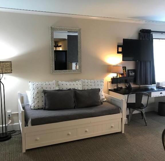 Village Hotel On Biltmore Estate