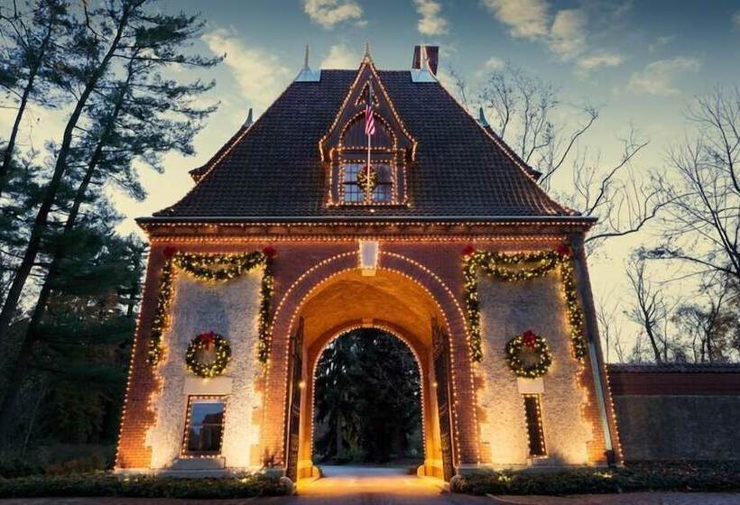 Village Hotel On Biltmore Estate