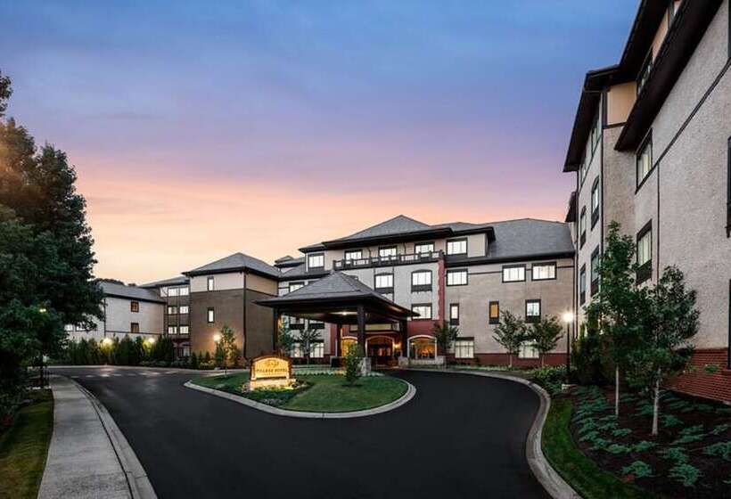 Village Hotel On Biltmore Estate