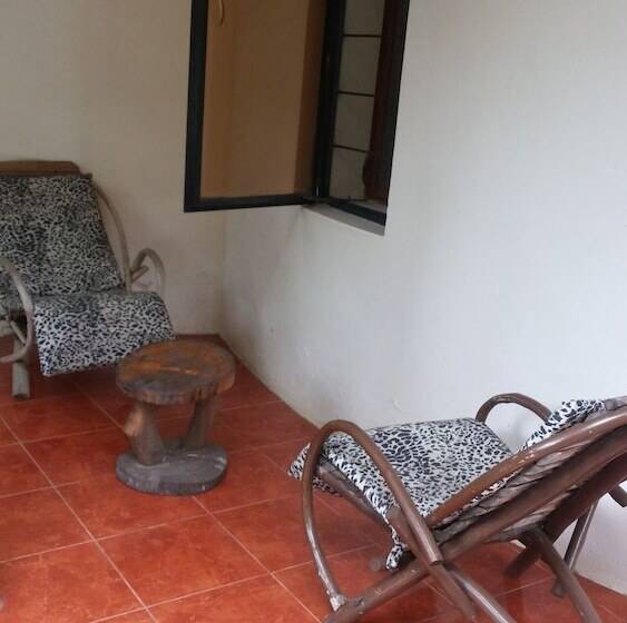 White Castle Hotel Arua