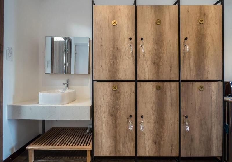 هاستل Wings House