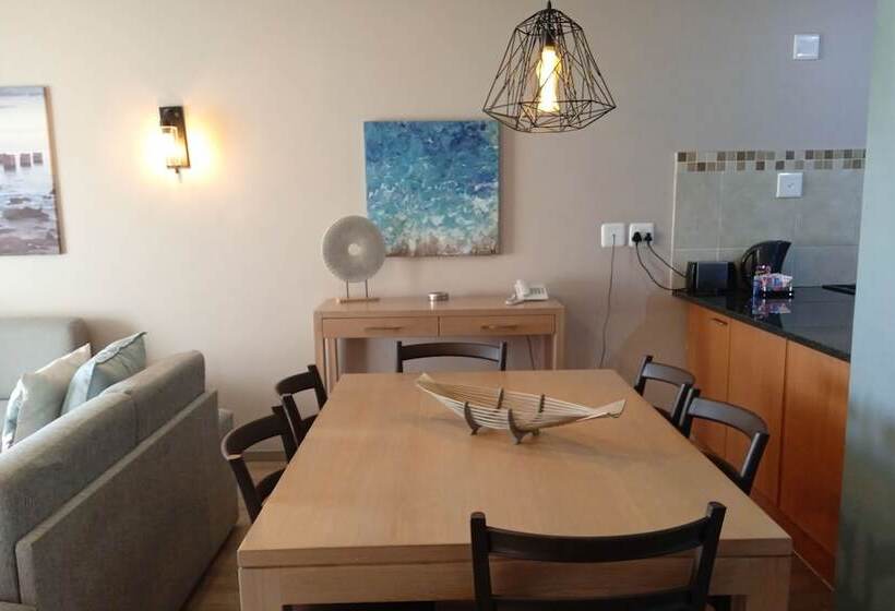 Отель First Group Brookes Hill Suites