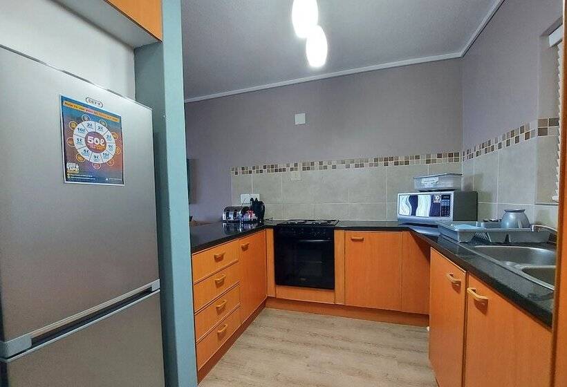 Отель First Group Brookes Hill Suites