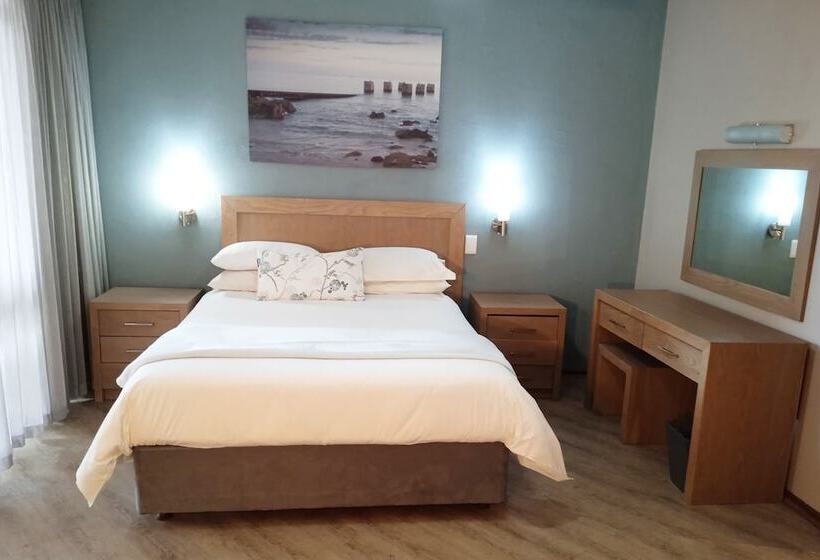 Отель First Group Brookes Hill Suites