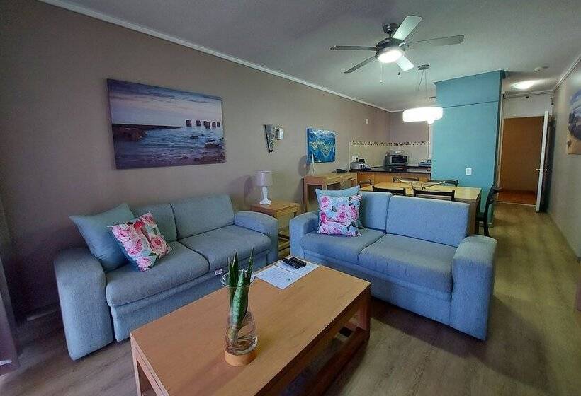 Отель First Group Brookes Hill Suites