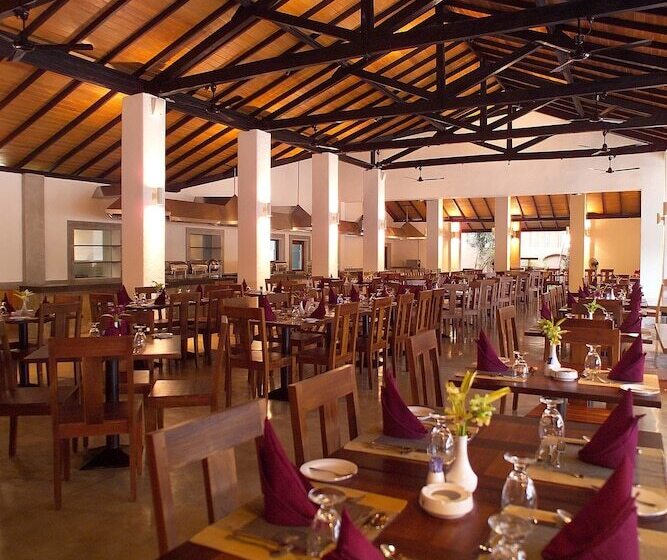 Отель Habarana Village By Cinnamon