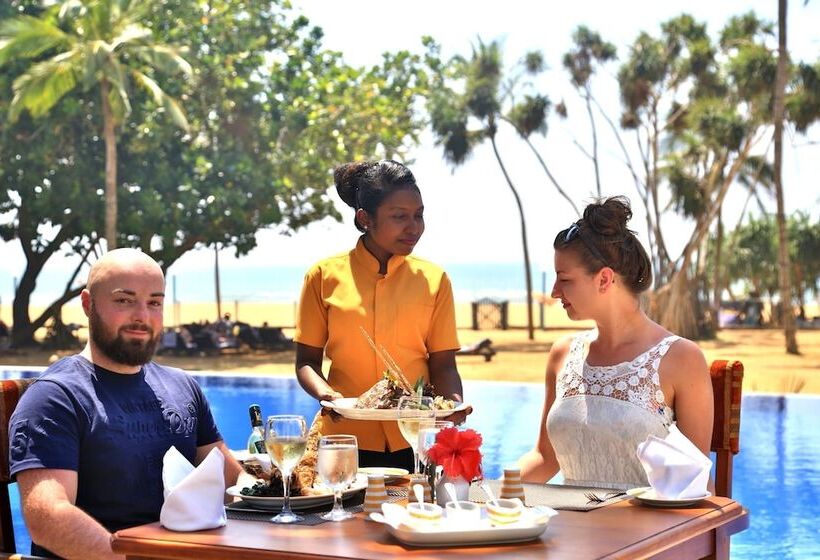 Hibiscus Beach Hotel & Villas