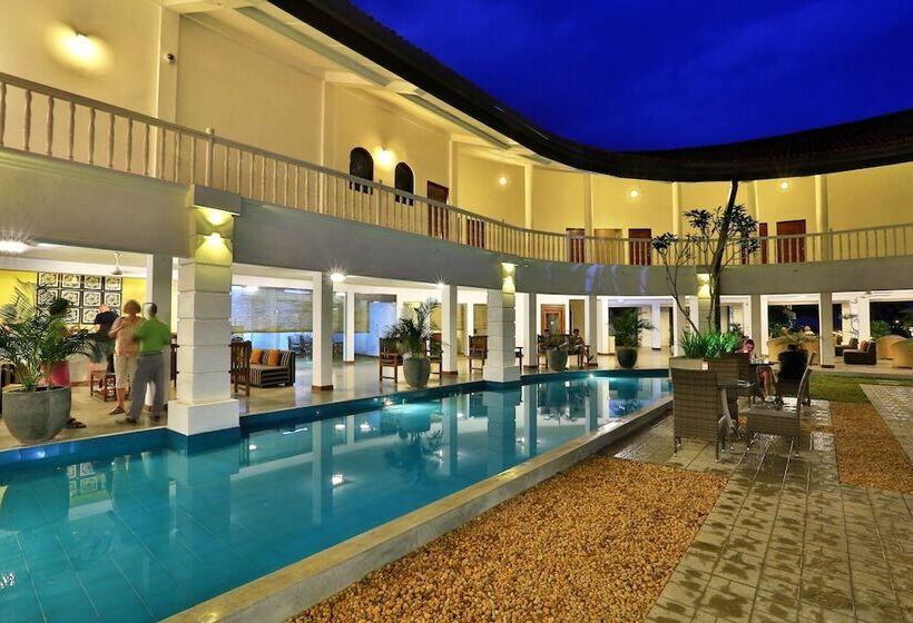 Hibiscus Beach Hotel & Villas