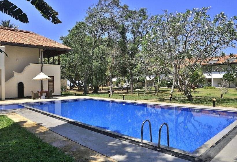 Hibiscus Beach Hotel & Villas