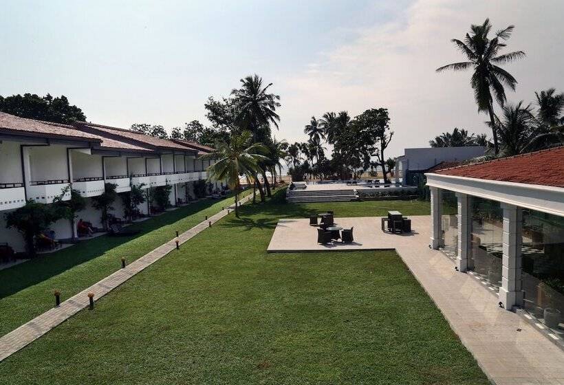 Hibiscus Beach Hotel & Villas