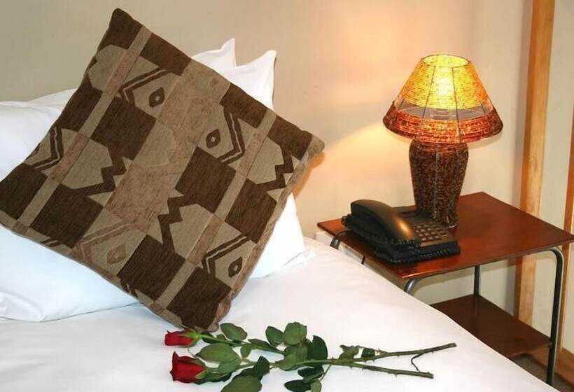 Отель Ikhaya Lodge