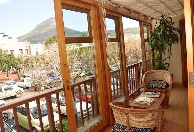 Отель Ikhaya Lodge