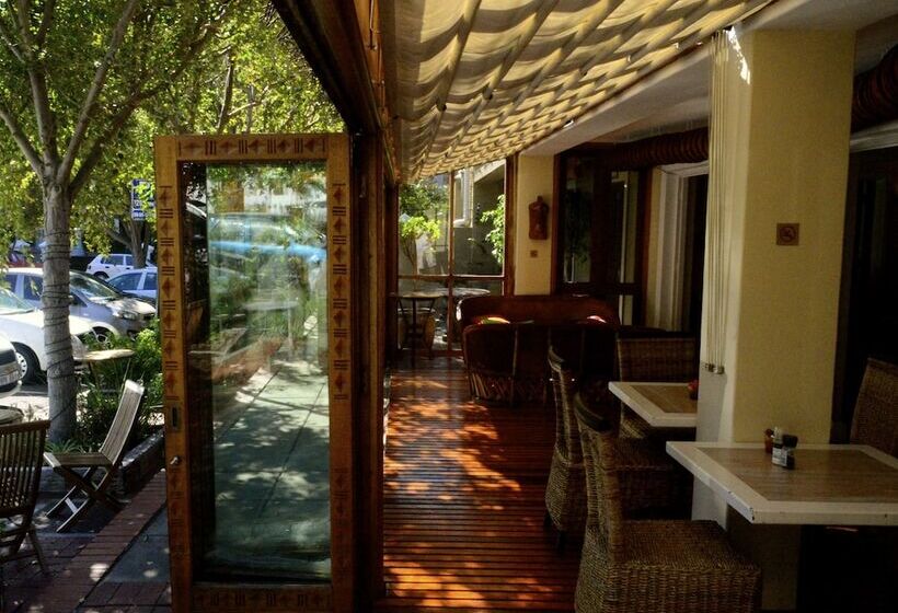 Отель Ikhaya Lodge