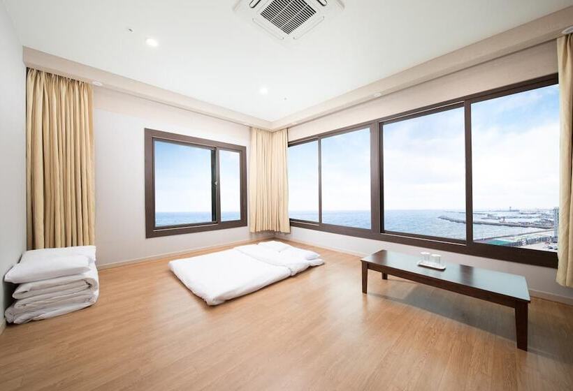 Отель Jeju Palace