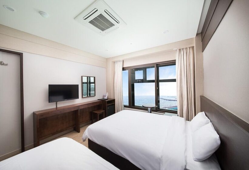 Отель Jeju Palace