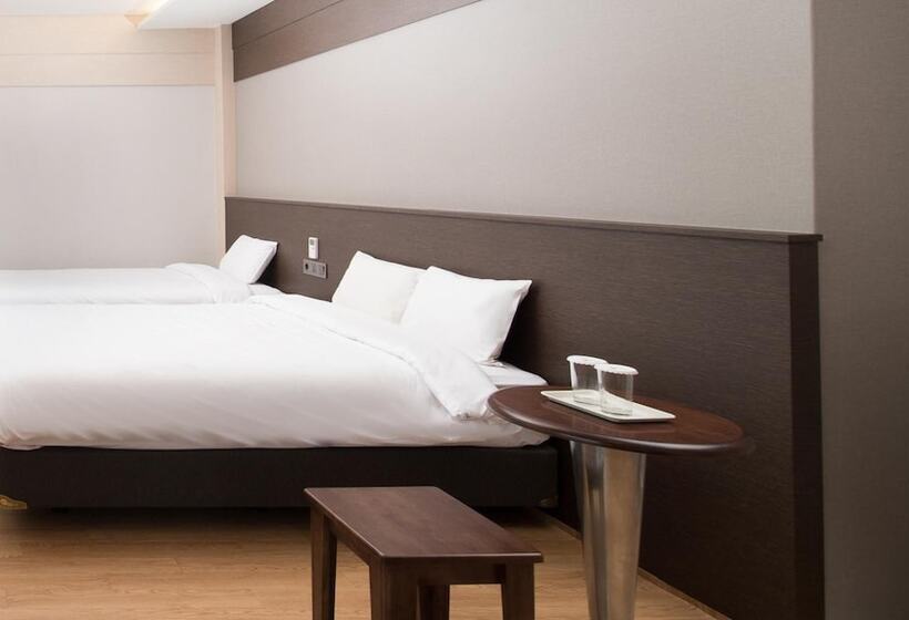 Отель Jeju Palace