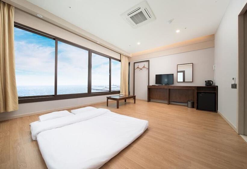 Отель Jeju Palace