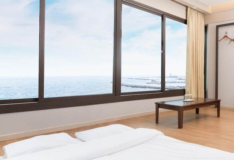 Отель Jeju Palace