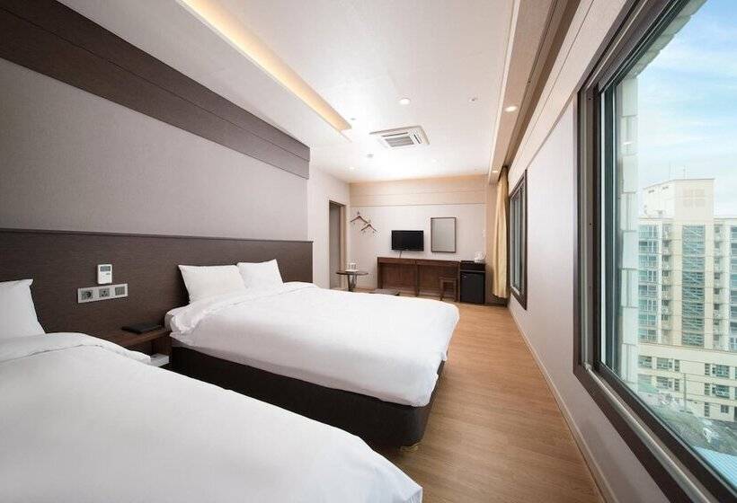 Отель Jeju Palace