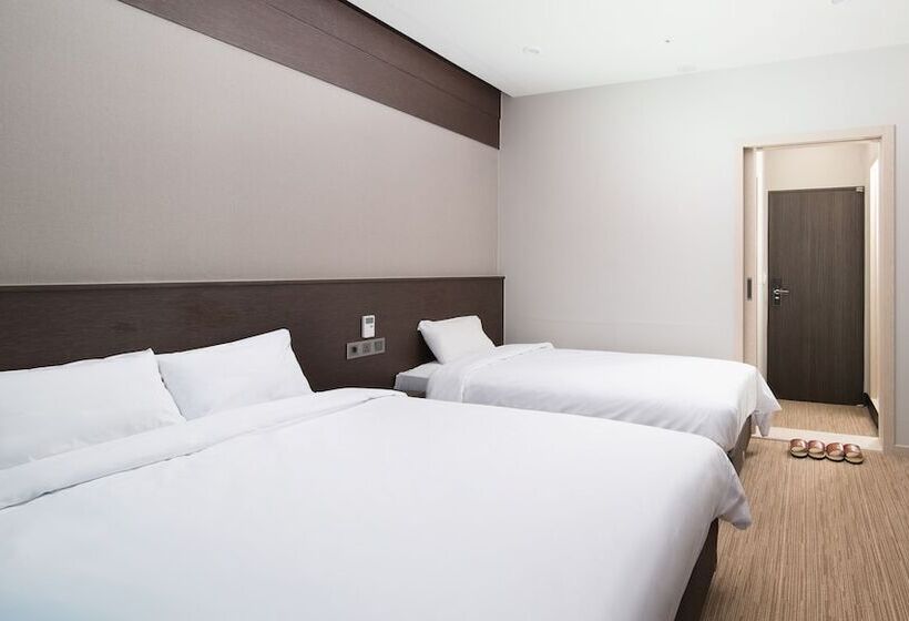 Отель Jeju Palace