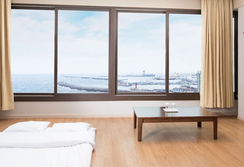 Отель Jeju Palace