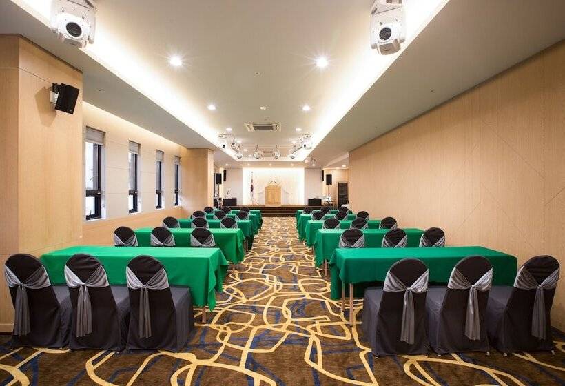 Отель Jeju Palace