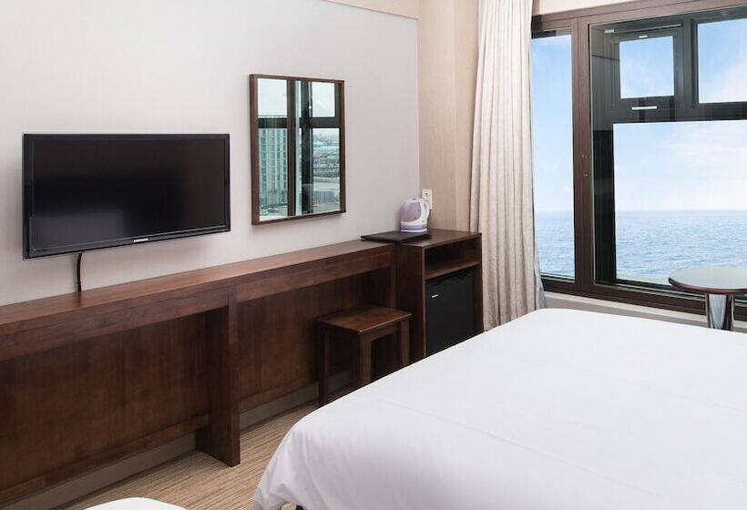 Отель Jeju Palace