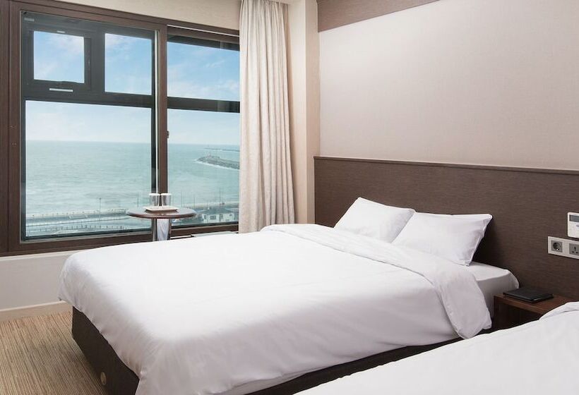 Отель Jeju Palace