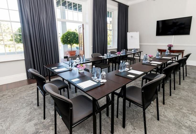 Отель The Cellars Hohenort