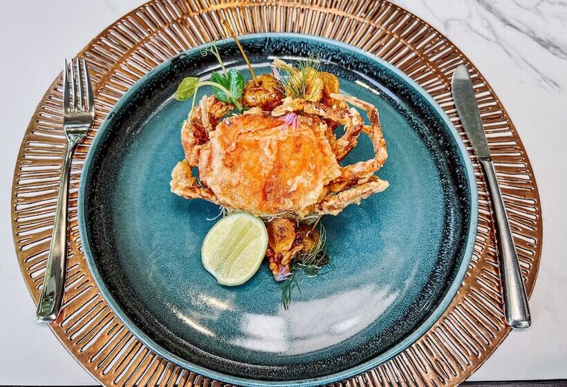 Отель The Cellars Hohenort