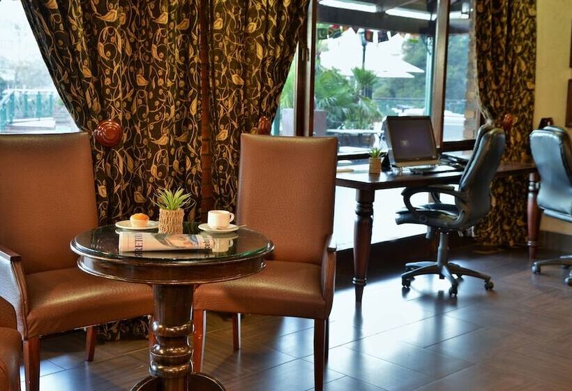 Отель The Centurion