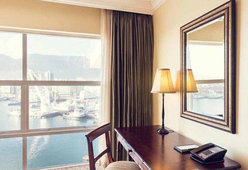 Отель The Table Bay