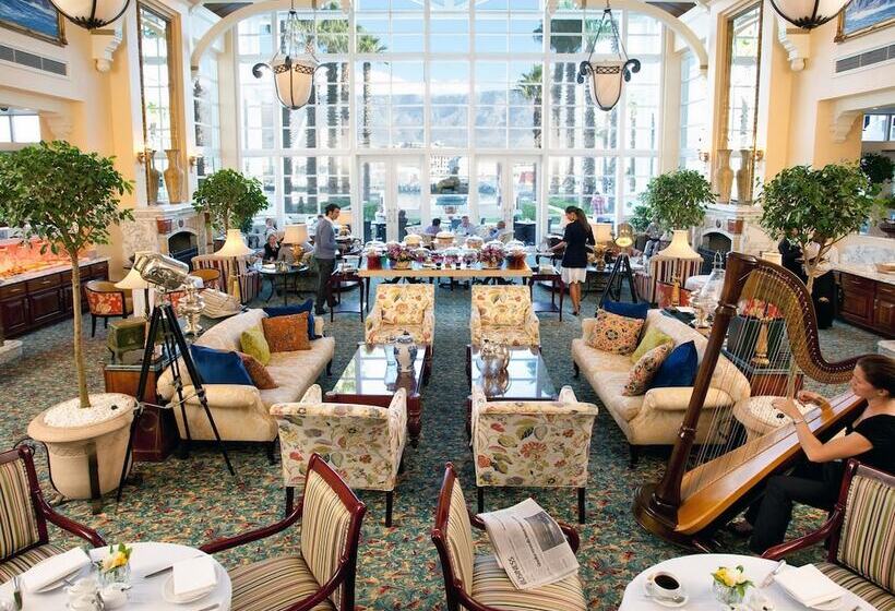 Отель The Table Bay