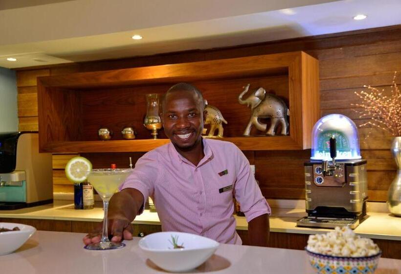 Отель Town Lodge Mbombela